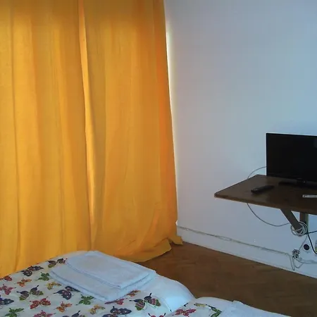 White House Guest house 3*