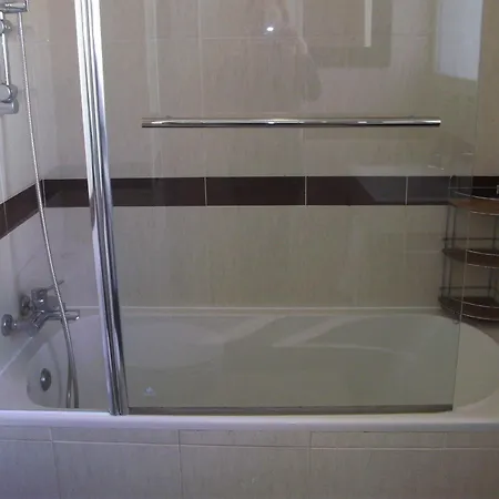 White House Guest house 3*
