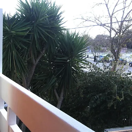 White House Guest house 3*
