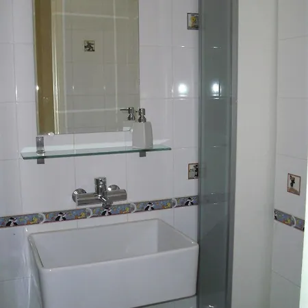 White House Guest house 3*