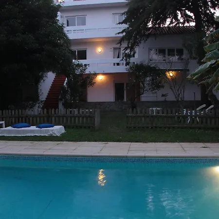 White House 3*